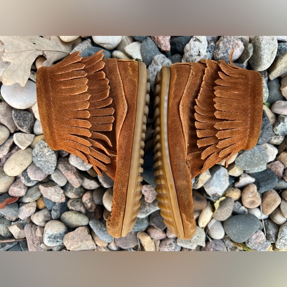 🥾KIDS’ Double Fringe Brown Suede Ankle Boot | Minnetonka Moccasin—2292 | Size 10 - Picture 4 of 17